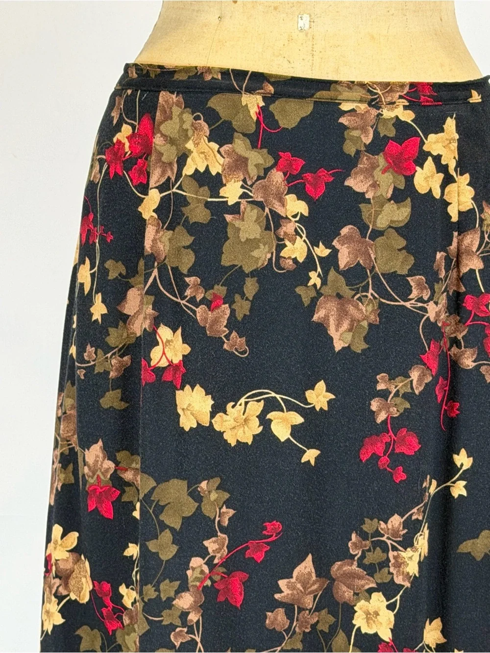 VINTAGE 90s ivy vine dark floral skirt long maxi elastic waist red black autumn